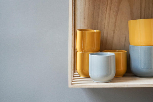 Kannst du einen Kaffee ohne Becher halten?